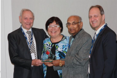 Dr. Stanton-Hicks receives the Kumar award
