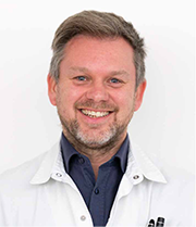 Prof. Moens